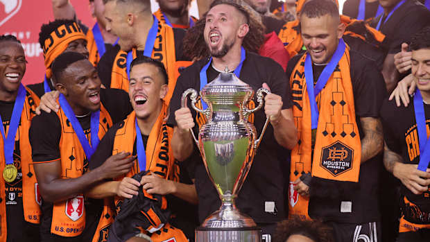 Héctor Herrera levantó su primer título con el Houston Dynamo al derrotar al Inter Miami en la final de la US Open Cup